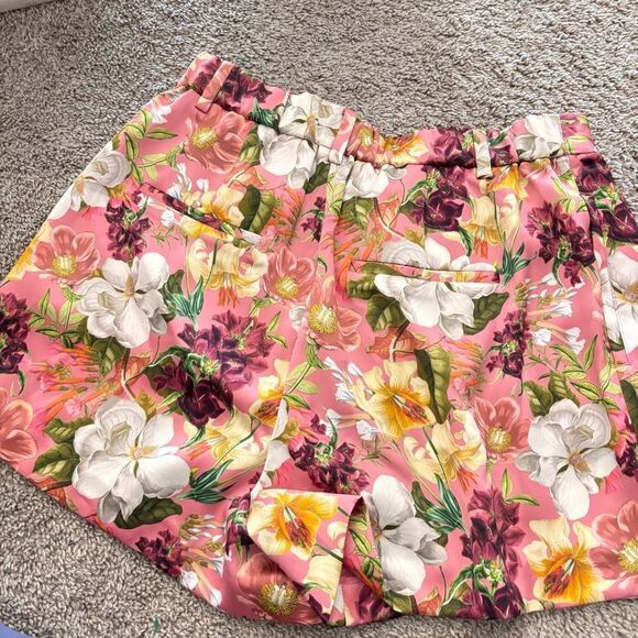 Alice + Olivia **NWT** Conroy Pleated Juniper Floral Rose Print Satin Shorts 10 - Picture 2 of 3